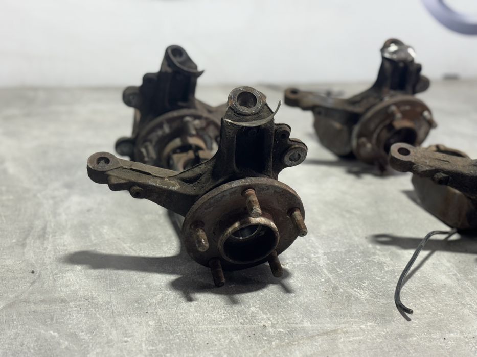 Ступиця Ford Focus 2 C-Max Цапфа Форд Фокус Ц-Макс