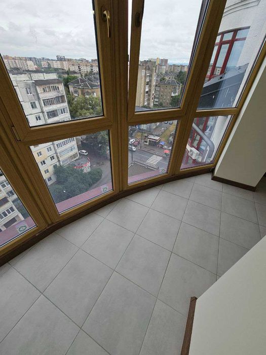 Продається 1-кімнатна квартира площею 42 м² по вулиці Хоткевича.