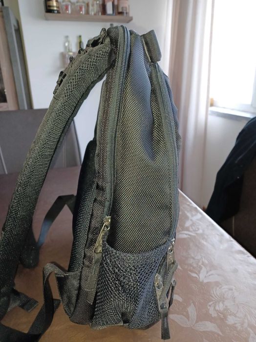 Mochila preta para transportar computador ou outros