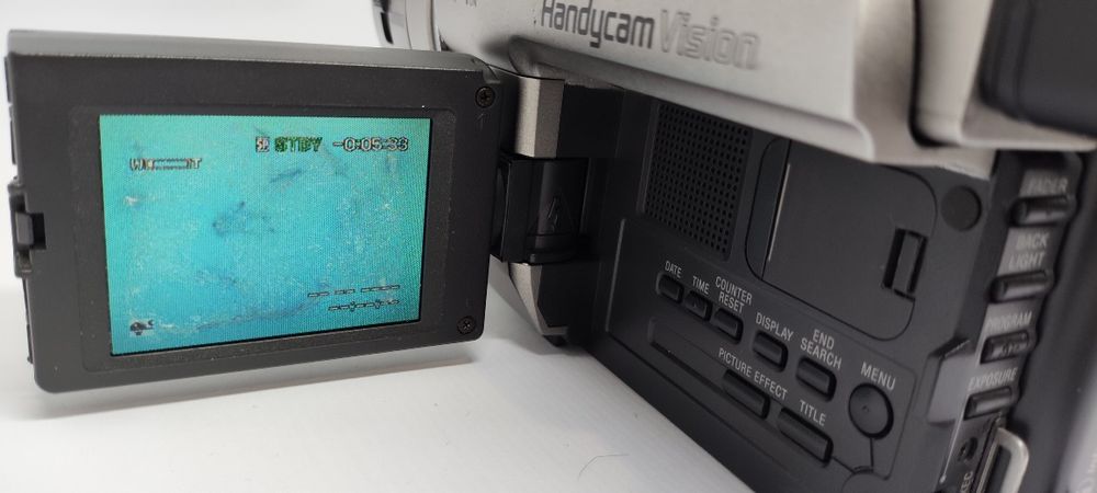 Видеокамера Sony Handycam CCD-TRV48E