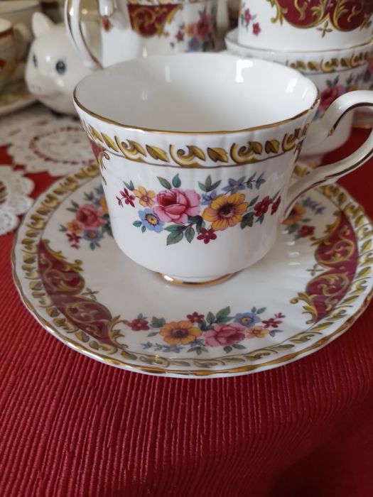 Chávena de café com pires em porcelana inglesa Royal Stafford Bone Chi
