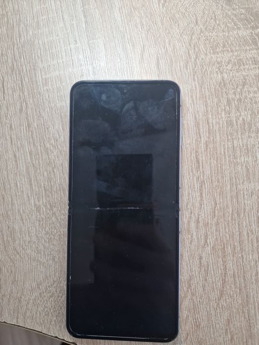 Samsung Galaxy Z Flip 4 5G 128GB - Uszkodzony LCD - Na części/naprawy
