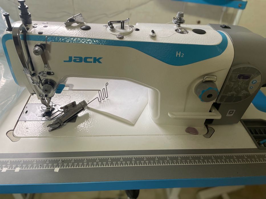 Máquina de costura industrial JACK H2 (com mesa e motor) – Aveiro