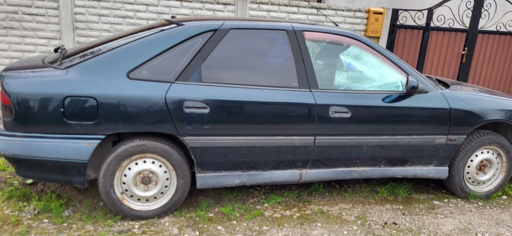 Автомобіль Renault Safran