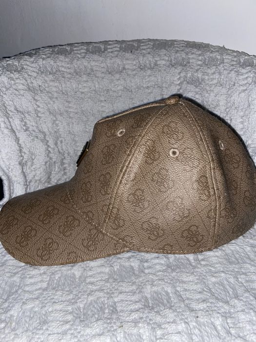 Chapeu Guess usado muito poucas vezes