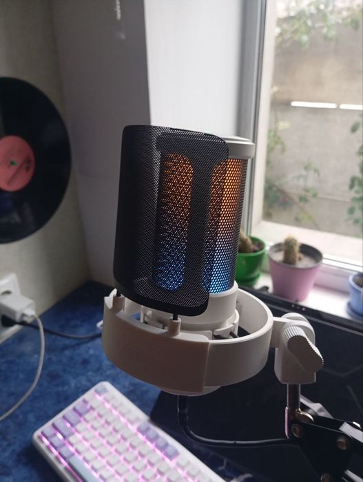 Микрофон fifine a8 белого цвета