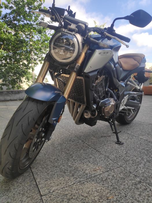 CB 650R ---- 2021