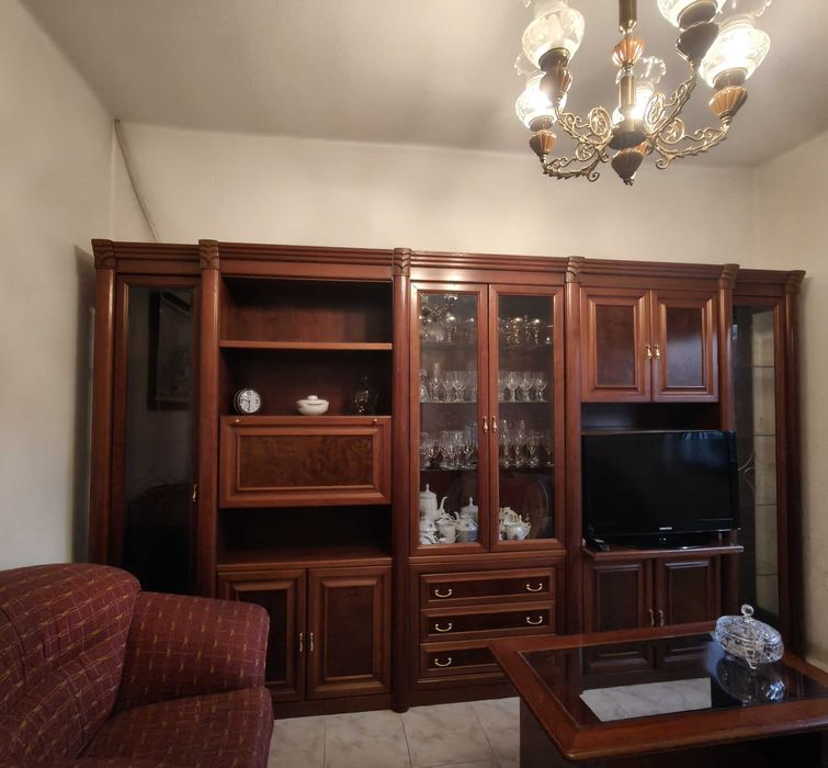 Móvel de sala com vitrine