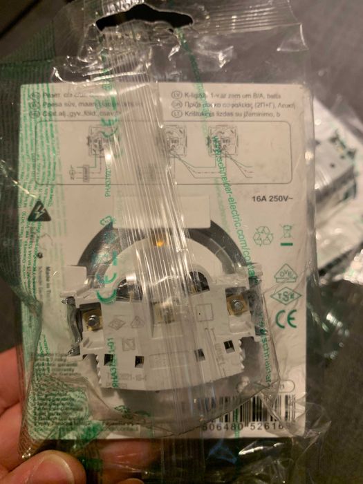 Schneider White Wall Sockets431979328397660161
