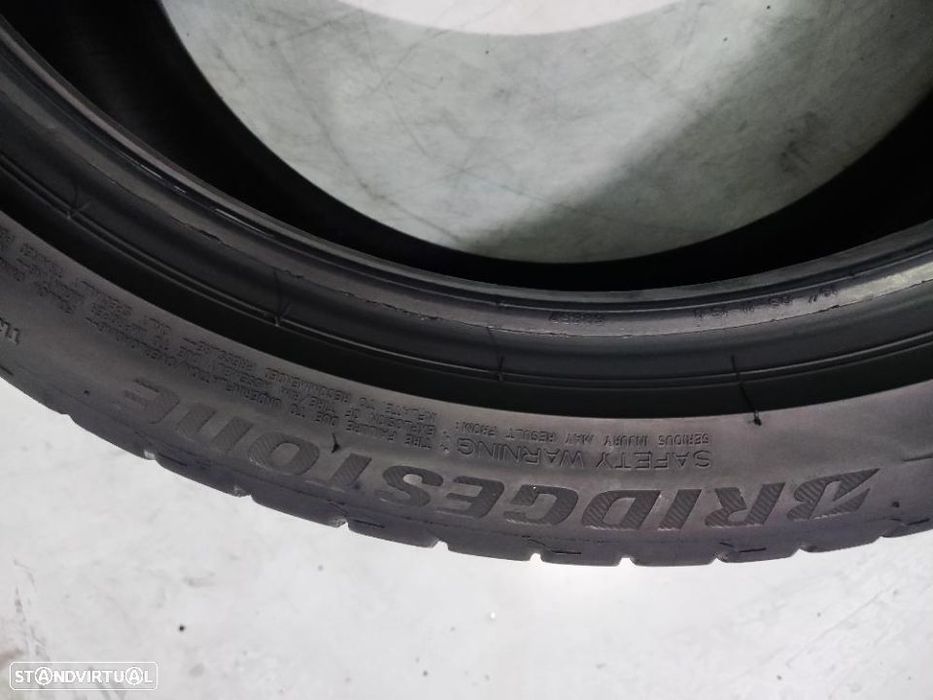 2 pneus semi novos 235-40r19 bridgestone - oferta dos portes