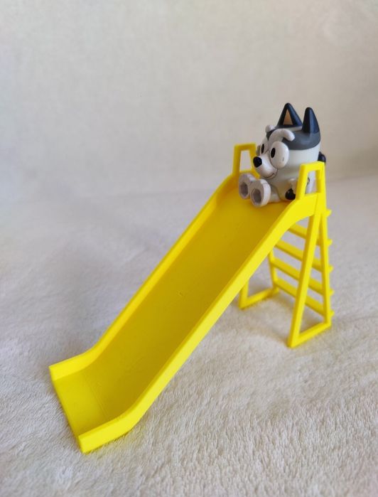 Zestaw plac zabaw dla figurek Bluey i Bingo mebelki - bez figurek