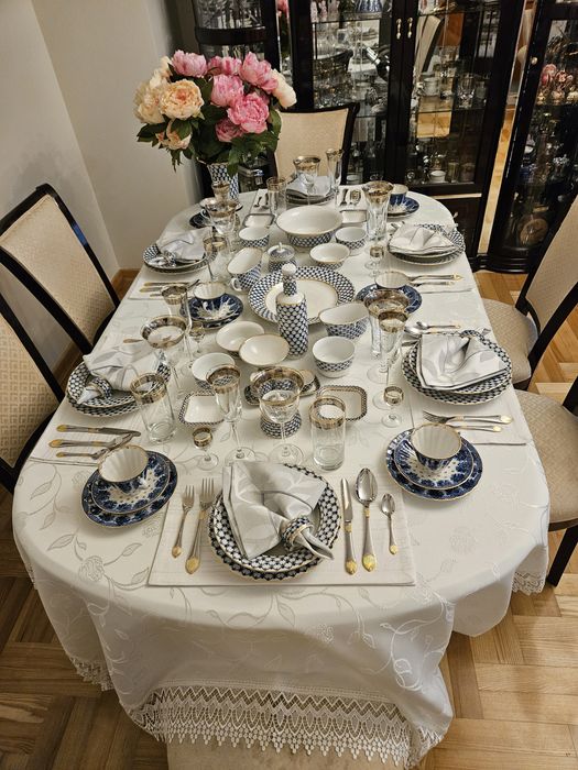 Zestaw obiadowy (kobaltowa siatka) IPM (dawny Łomonosow) na 12 osób.