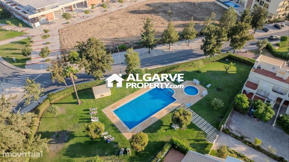 Moradia V3 renovada, numa zona calma perto da praia e da marina de Vil