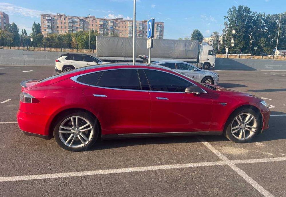 ОРЕНДА TESLA MODEL S від 25$ сутки 225$ неділя