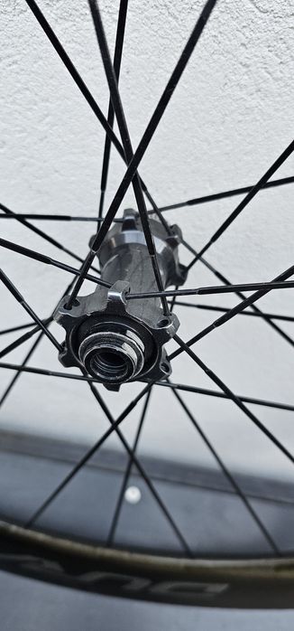 Przednie karbon. Koło 28 Dura-Ace WH-R9170