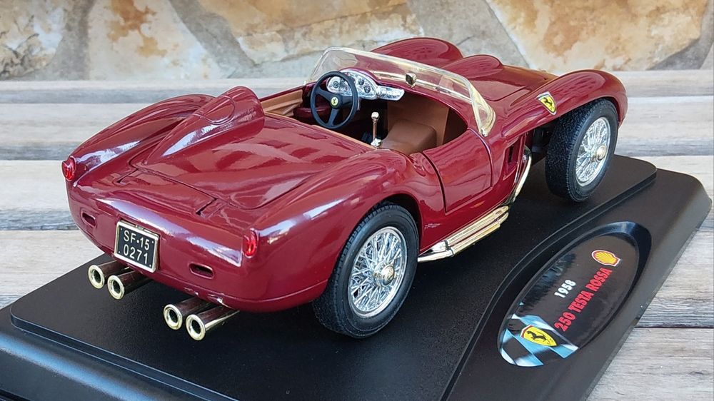 1958 Ferrari 250 Testa Rossa & Road Fuel Pump – Shell Collezione Classico 1:18