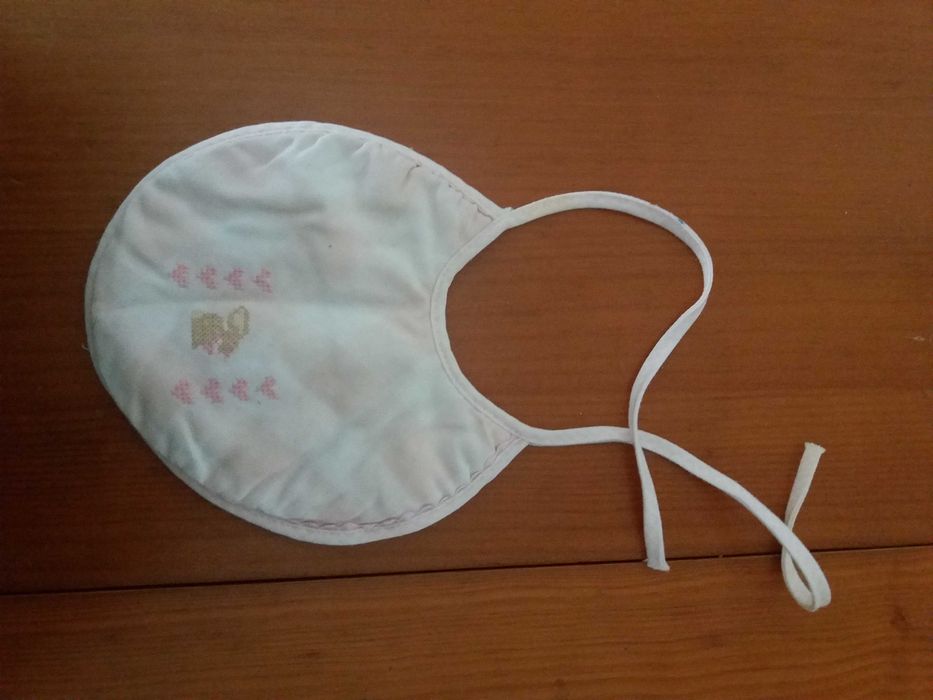 Conjunto de três babetes para bébé