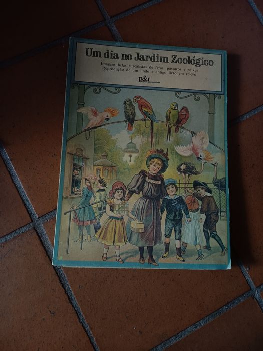 Livro antigo POP-UP. Um dia no jardim zoológico
