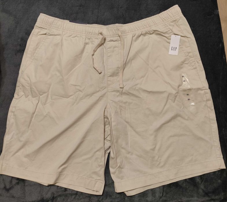 Продам шорти GAP.