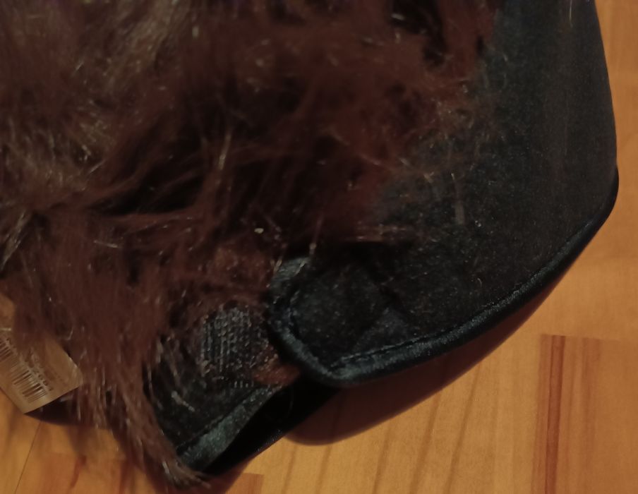 Czapka z polaru czarna z brązowymi włosami NIE używana!