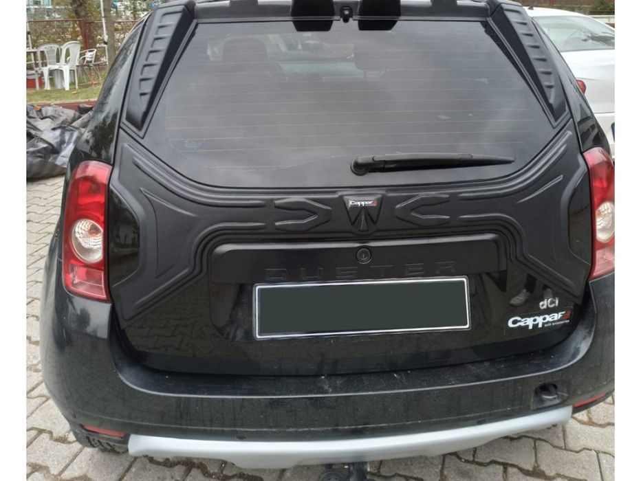 Dacia Duster 2010-2018 Пластикова накладка на кришку багажника