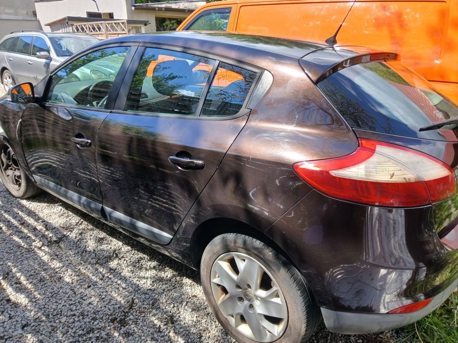 Renault Megane uszkodzony