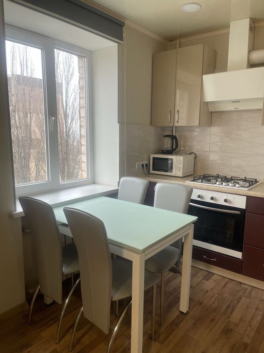 Подобова оренда  Двухкомнатная квартира в центре. 95 квартал