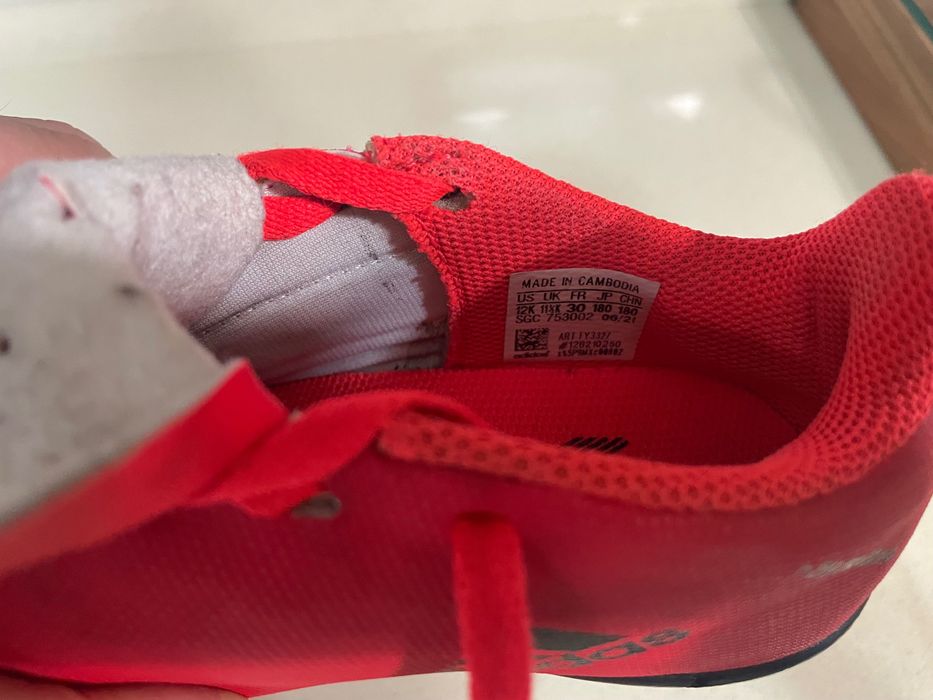 Ténis vermelhos adidas de desporto para criança
