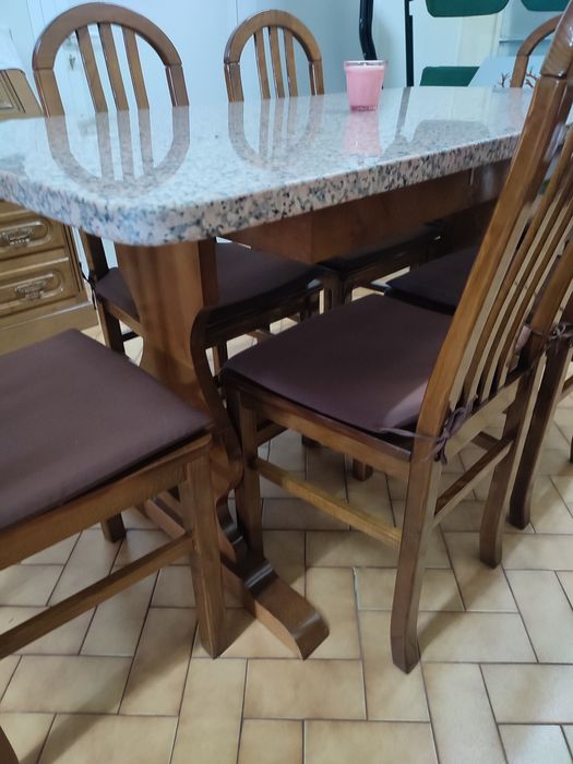 Conjunto mesa e 6 cadeiras