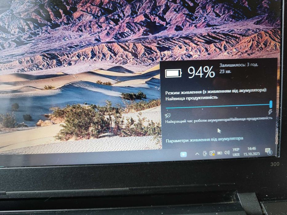Ноутбук Lenovo 300 4ядра, гарний стан довго тримає батарея