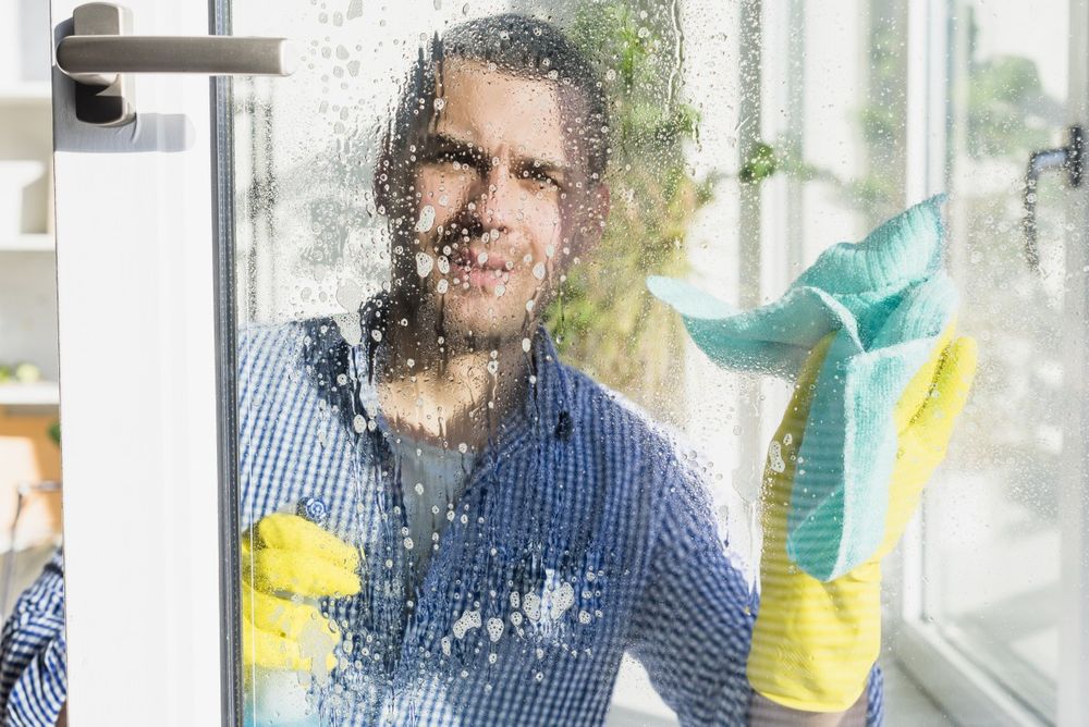 Limpeza de Escadas , Montras de Lojas, Vidros, etc.