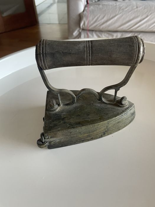 Ferro a carvão raro