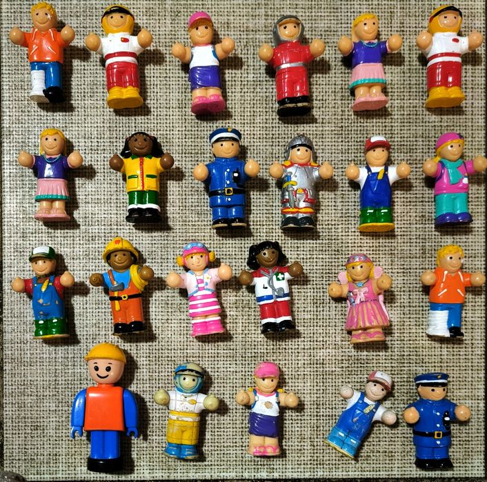 Lego фигурки,пираты,человечки.Трещетки.Три кота