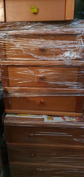 Cama solteiro com estrado +comoda + mesa de cabeceira