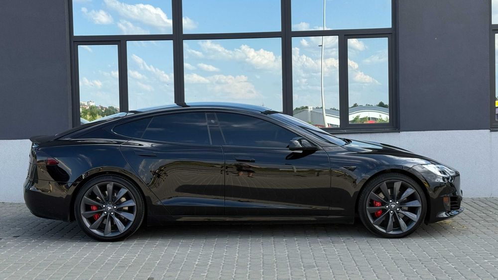 Tesla Model S 2019
