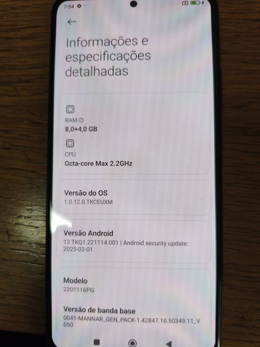 Vendo Poco X4 Pro 5G com 256GB de armazenamento e 8GB de RAM. O smartphone destaca-se pelo ecrã AMOLED de 6.67 polegadas