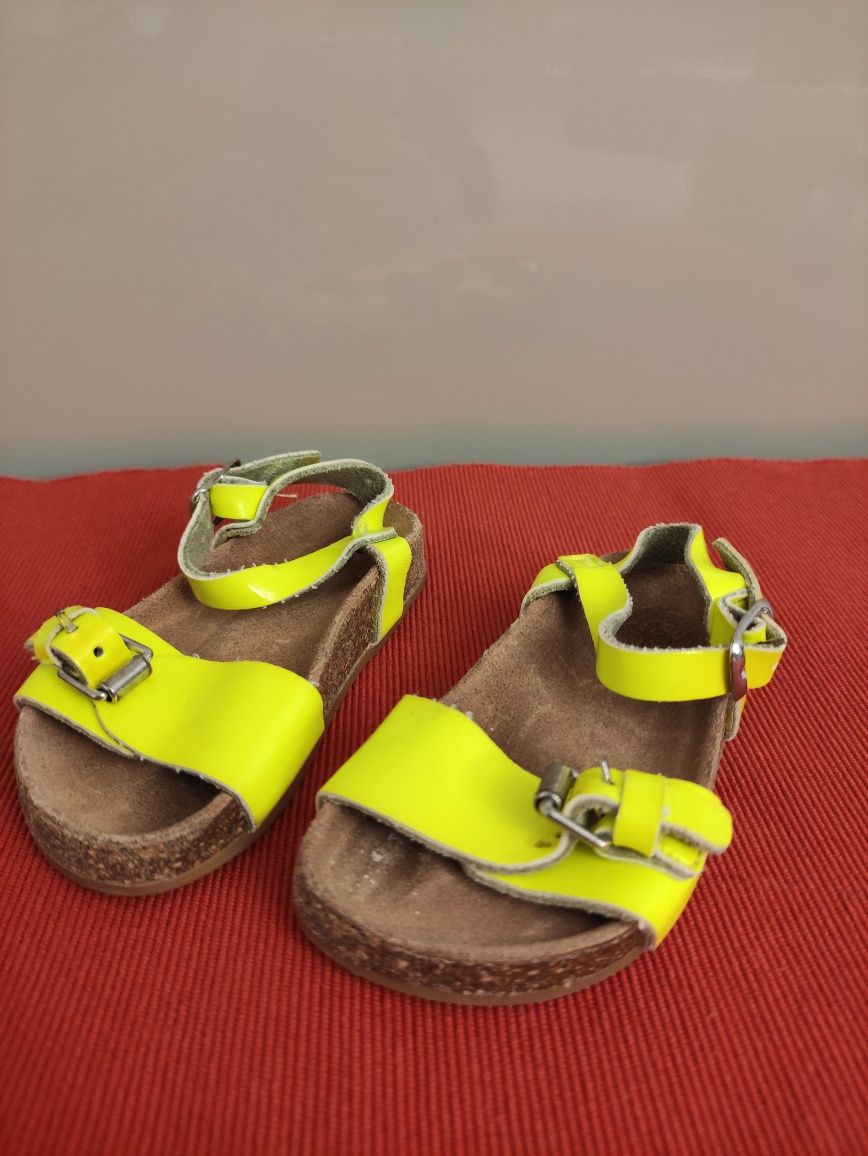 Sandalia bebe tamanho 19 sales