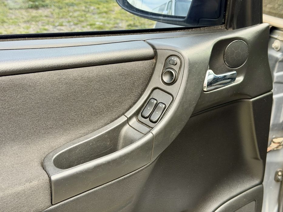 Opel Zafira 2004 рік 1,6 бенз 7 - місна