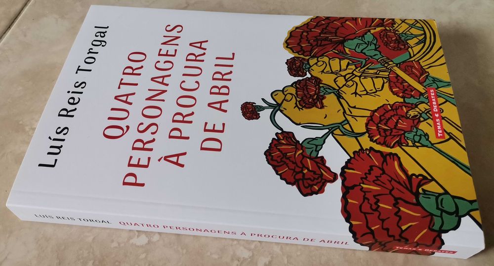 Portes Grátis - Quatro Personagens à Procura de Abril