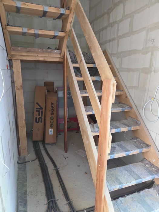Schody budowlane do domu
