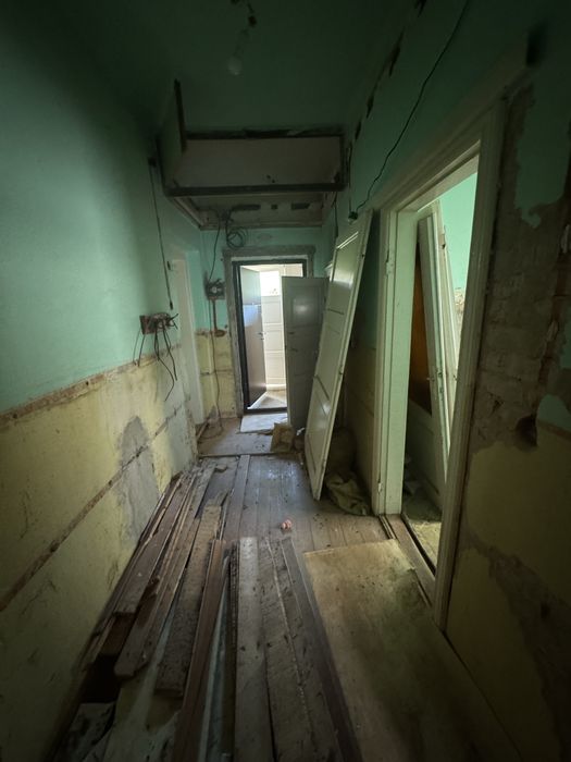 Продаж: частини будинку   з гаражем у центрі Ужгорода терміново