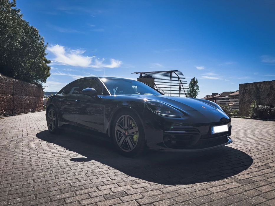 Porsche Panamera 4 E-Hybrid Platinum Edition com PDLS