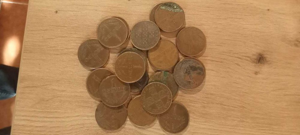 Lote de 21 moedas de 1 escudo (grande)