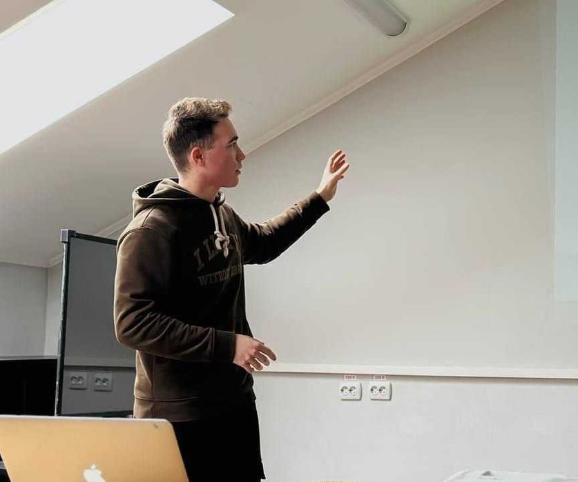 Репетитор з англійської, німецької, математики, української, польскої