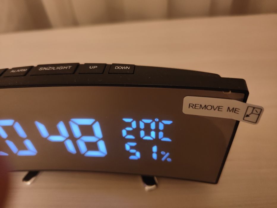 Часы настольные электронные