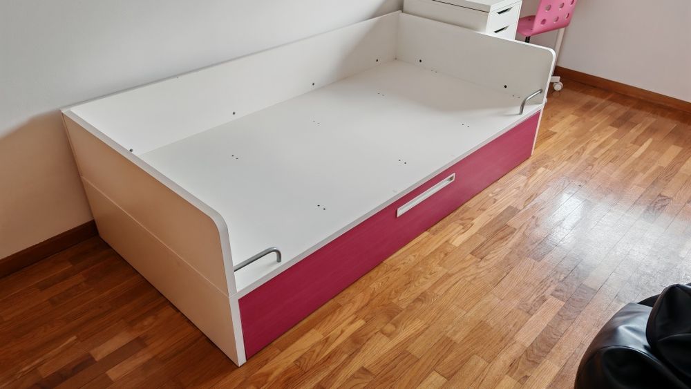 Cama infantil com possibilidade para colocar outro colchão