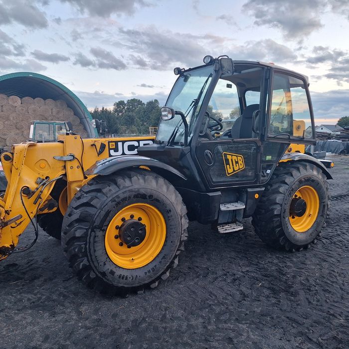 Sprzedam  ładowarkę  JCB 550 80