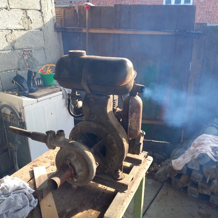 Бензинова мотопомпа