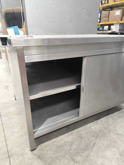 Movel em inox com portas