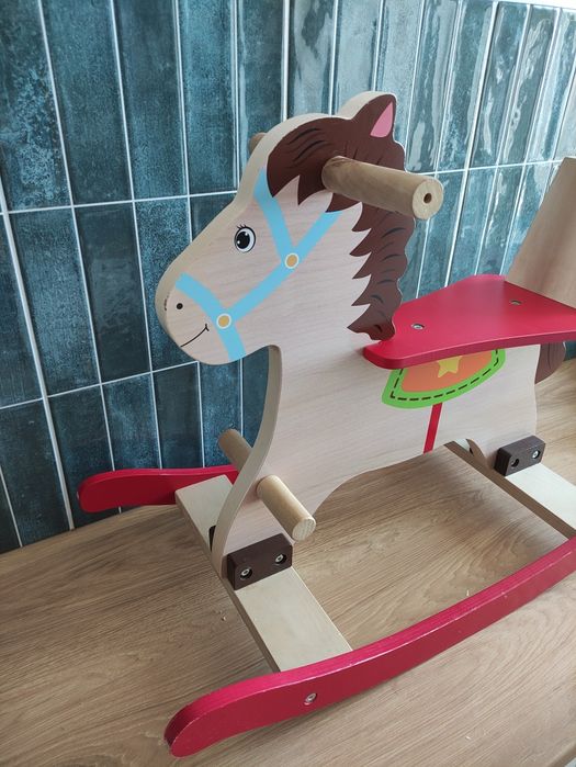 Drewniany konik na biegunach